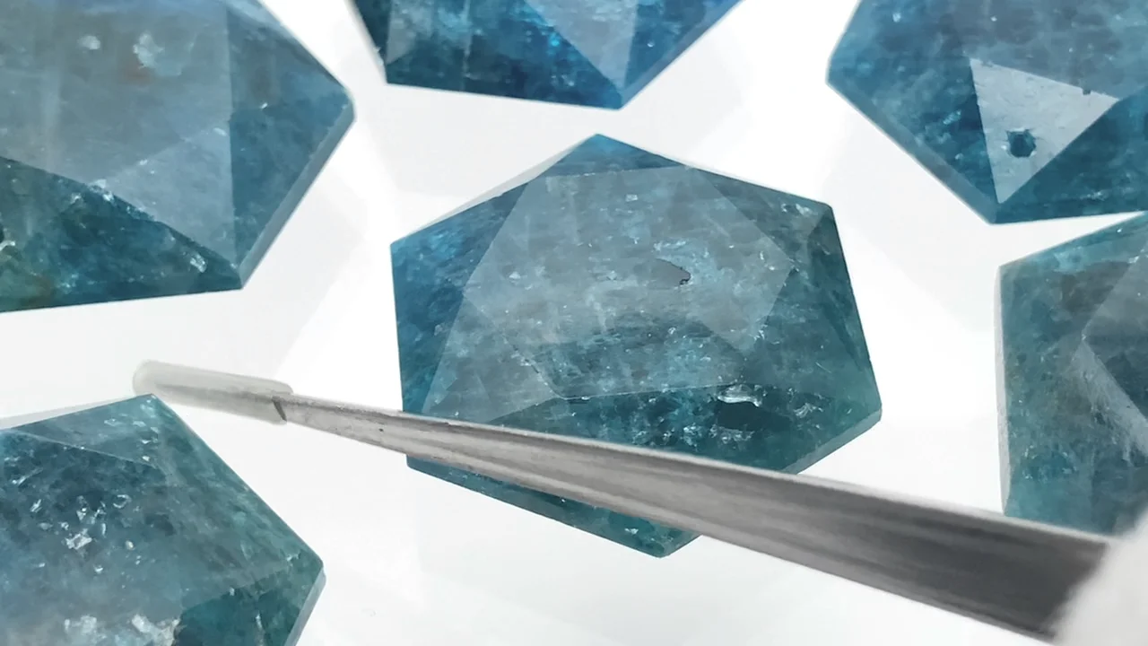 マダガスカル産ブルーグリーンアパタイト 穴あき六芒星カット32 マダガスカル産ブルーグリーンアパタイト 穴あき六芒星カット32