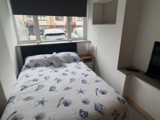 Spacious Double Room with Ensuite and Kitchenette Main Photo