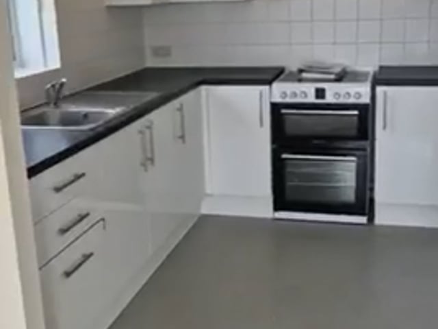 1 bed Apartment in Barking  Main Photo