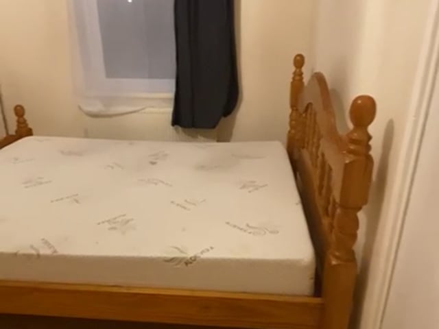  1  spare  room  available  for  females preferably Main Photo