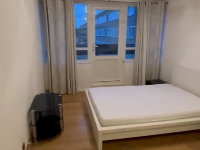 Huge Spacious Double Bedroom with private Balcony Main Photo