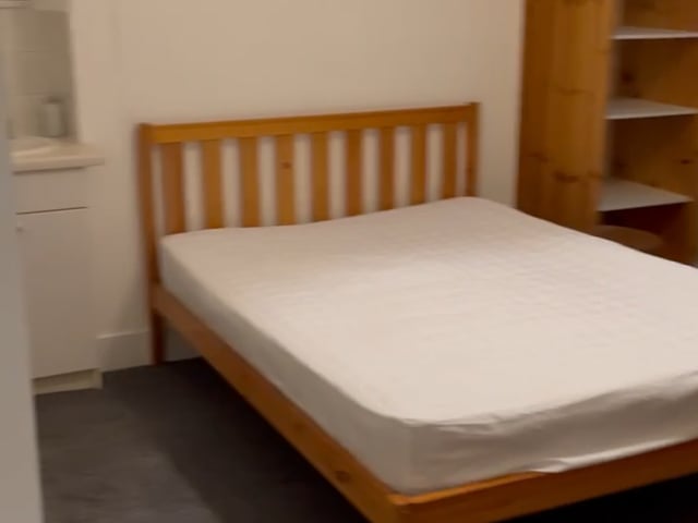 1 large light double room in spacious property  Main Photo
