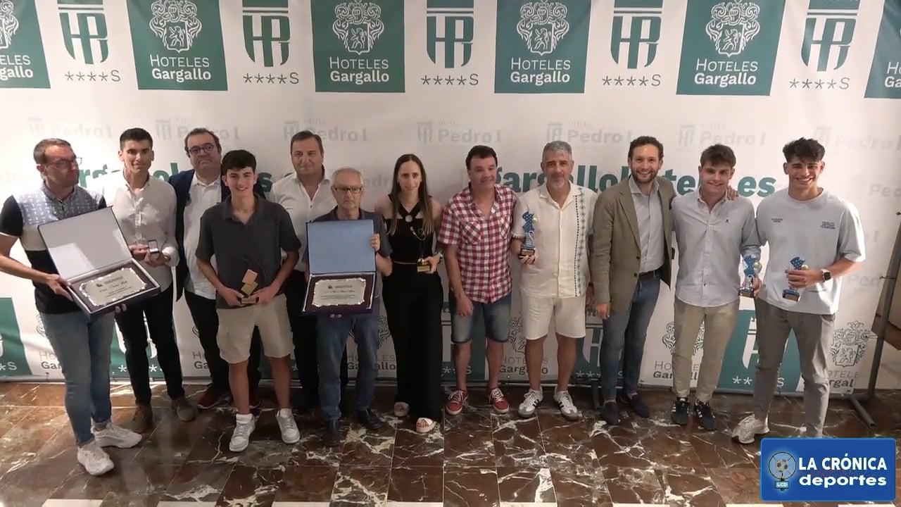 (ENTRAGA DE PREMIOS) Los colegiados oscenses recibieron sus galardones en la jornada arbitral anual fin de temporada 29.06.2024