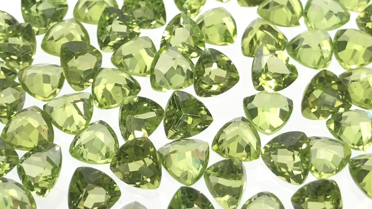 宝石質ペリドット AAA ルース トライアングルファセットカット6×6mm 3