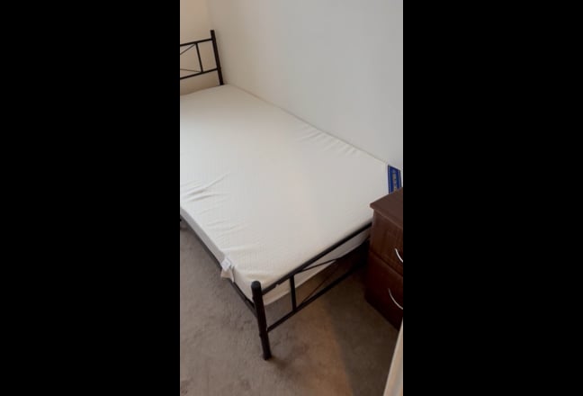 Single room available near Dagenham-all bill incl Main Photo