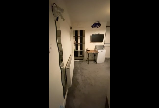 Double Room for Single Female Person  Main Photo