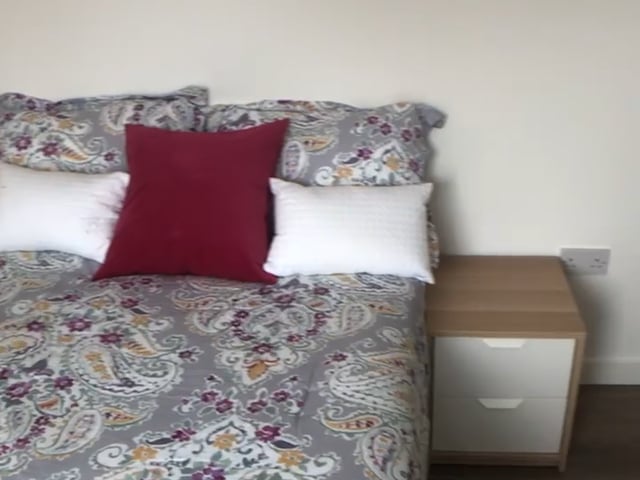 Clean Quiet Rooms with Ensuite Available Immed.  Main Photo