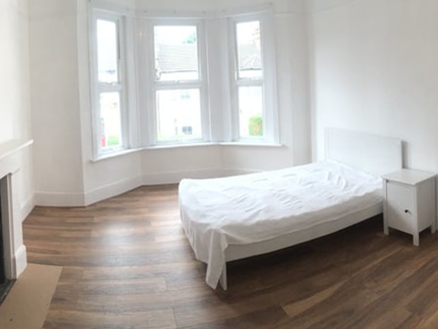 Refurbished double room(s) in Lewisham Main Photo