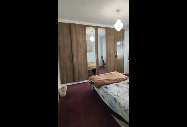 Double Room In LONDON IG2  Main Photo