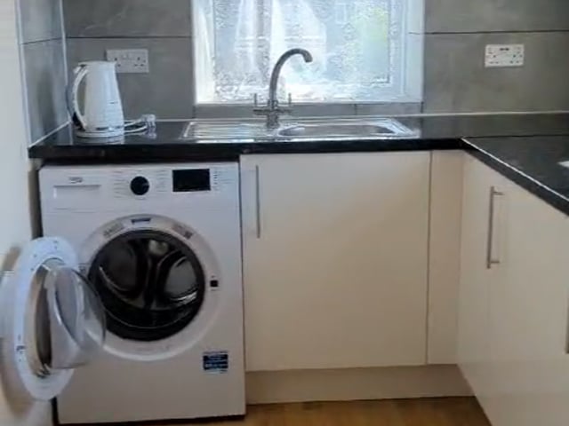 1 Bedroom Apartment New Kitchen Garden and Parking Main Photo