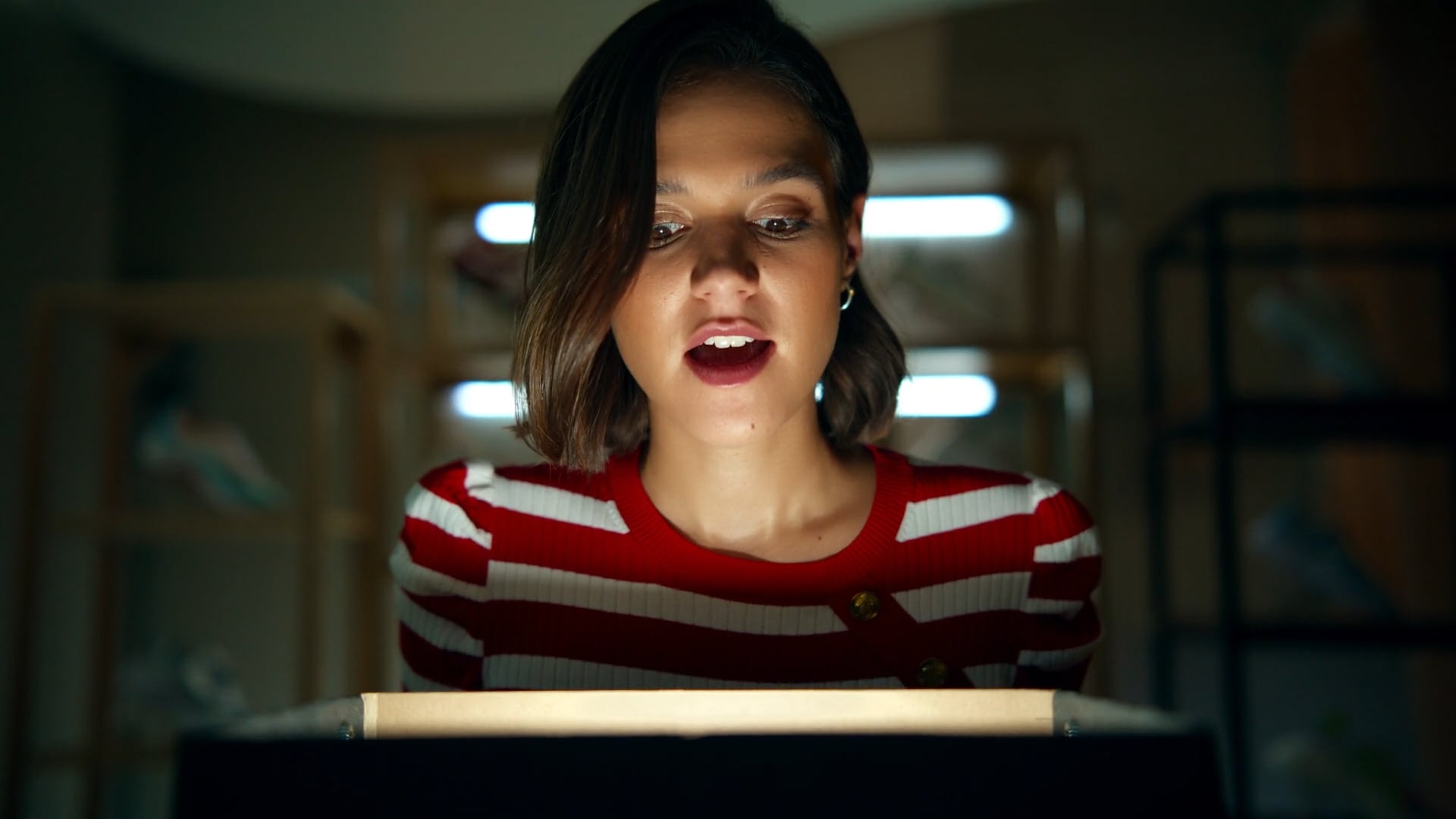 MANZANITA SOL - SNEAKER TEMPTATION