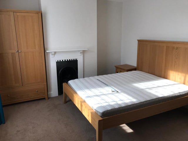 Double room in newly furnished house in RG1 Main Photo