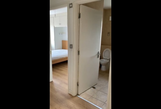 Double bedroom with allocated Private bathroom  Main Photo