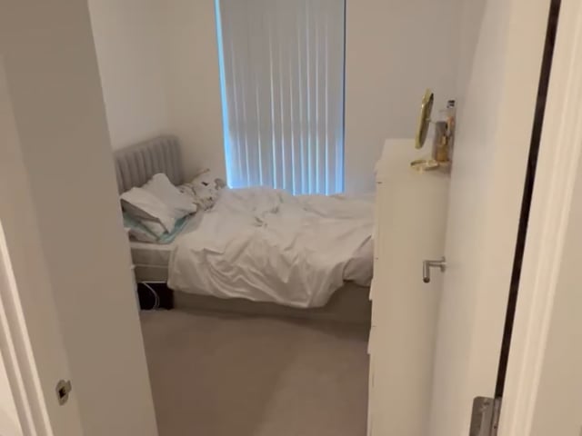 Double room available in 2 bed Hendon flat  Main Photo