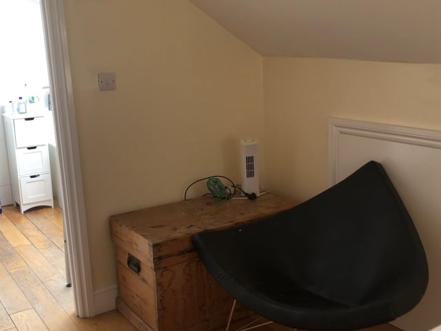 One room to rent in Mortlake Main Photo