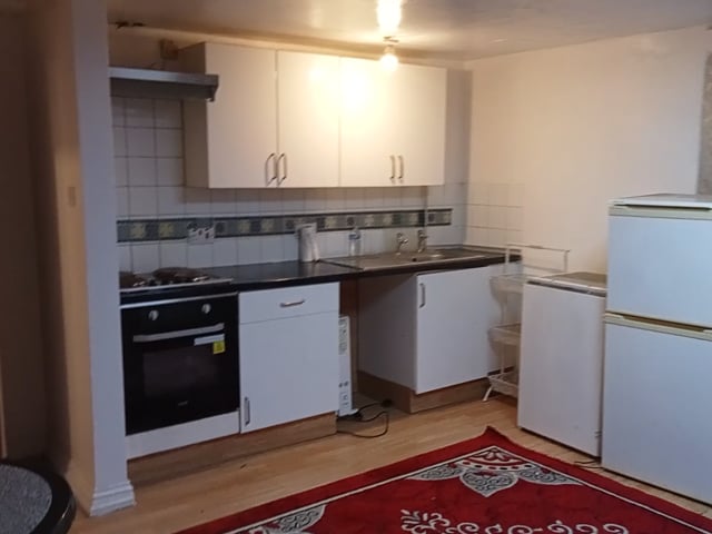 Small 1 Bedroom Flat to Let @ CT17 9Sp Dover Town  Main Photo