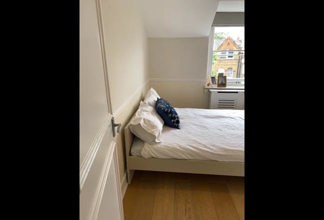 Lovely, quiet, sun-lit double room in Queens Park  Main Photo