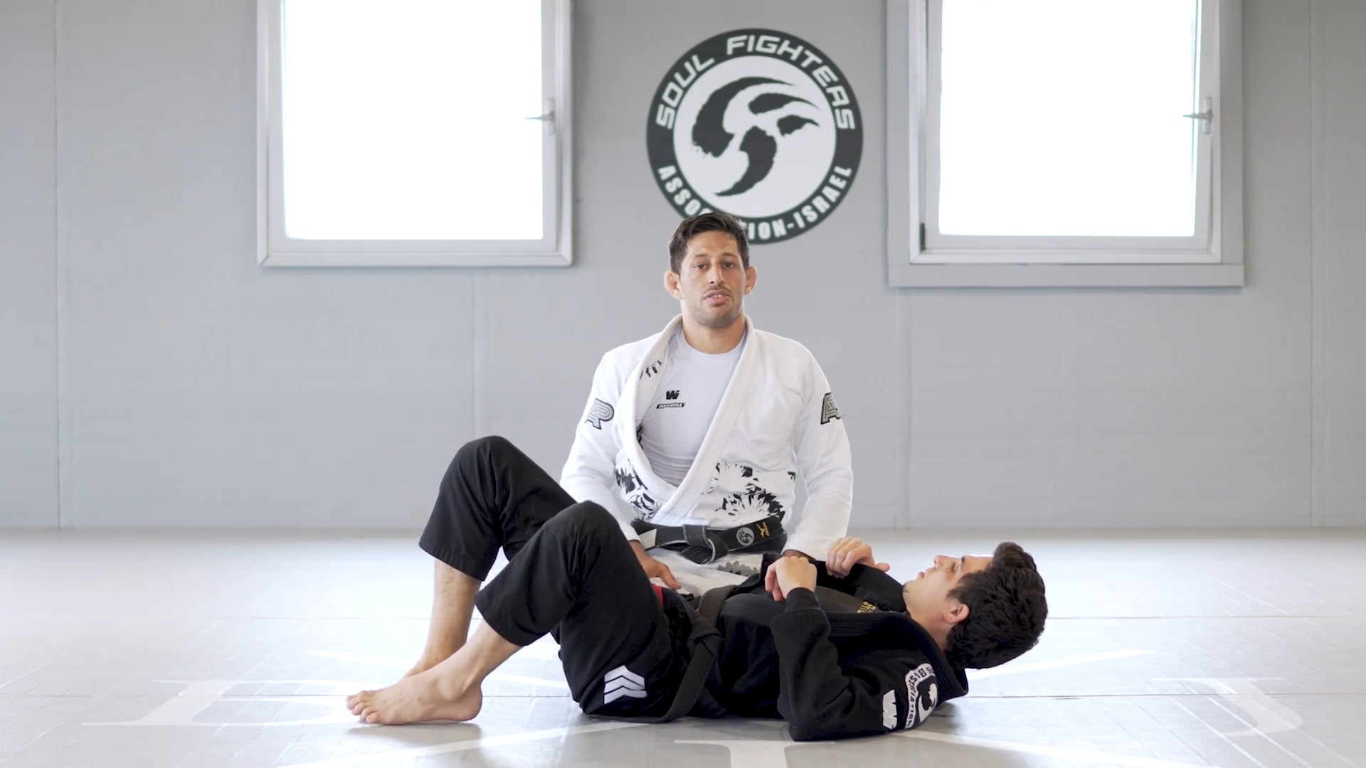 Passing using the leg weave with options