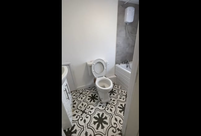 Immaculate Studio Available - 1st August Main Photo
