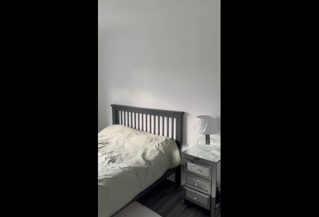 Double size room available in shared house  Main Photo