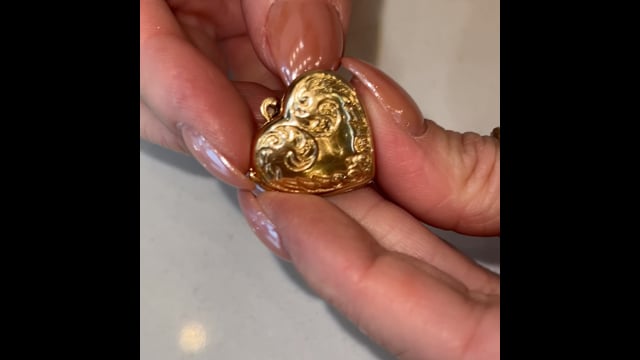 Vintage Mid-Century Heart Locket in 14k Yellow Gold – Filigree