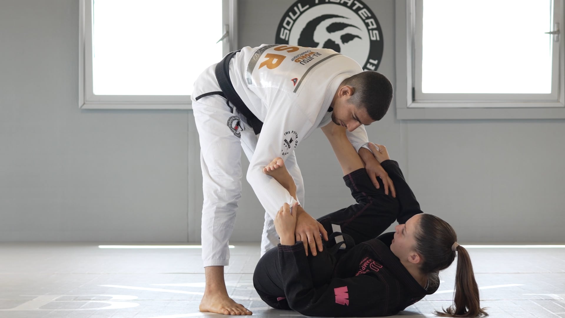 Essential Spider Guard Grips and Hand Placement