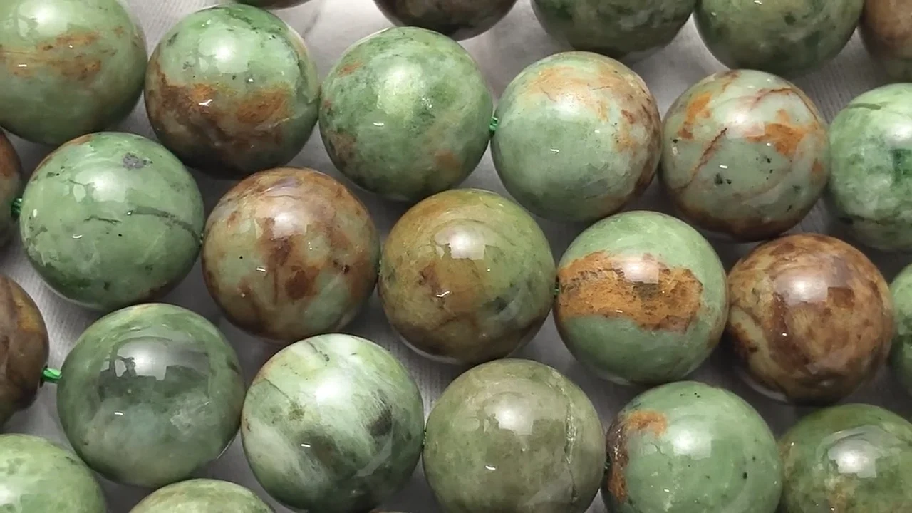 グリーンオパール（産地・マダガスカル） ラウンド12mm 半連/1連