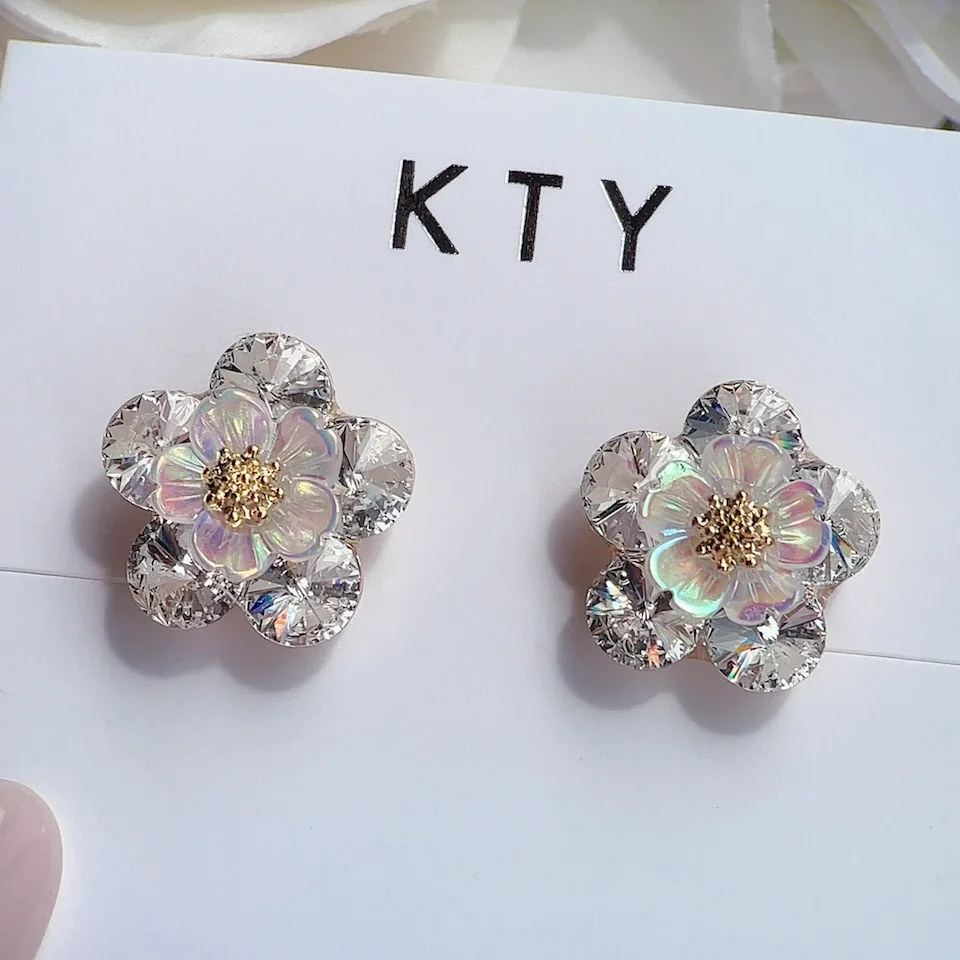 【TATIANA】Aurora Opal Flower Earring EC3145〜フラワーピアス MUSINSA | TATIANA (Silver 925) Aurora Opal Flower Earrings