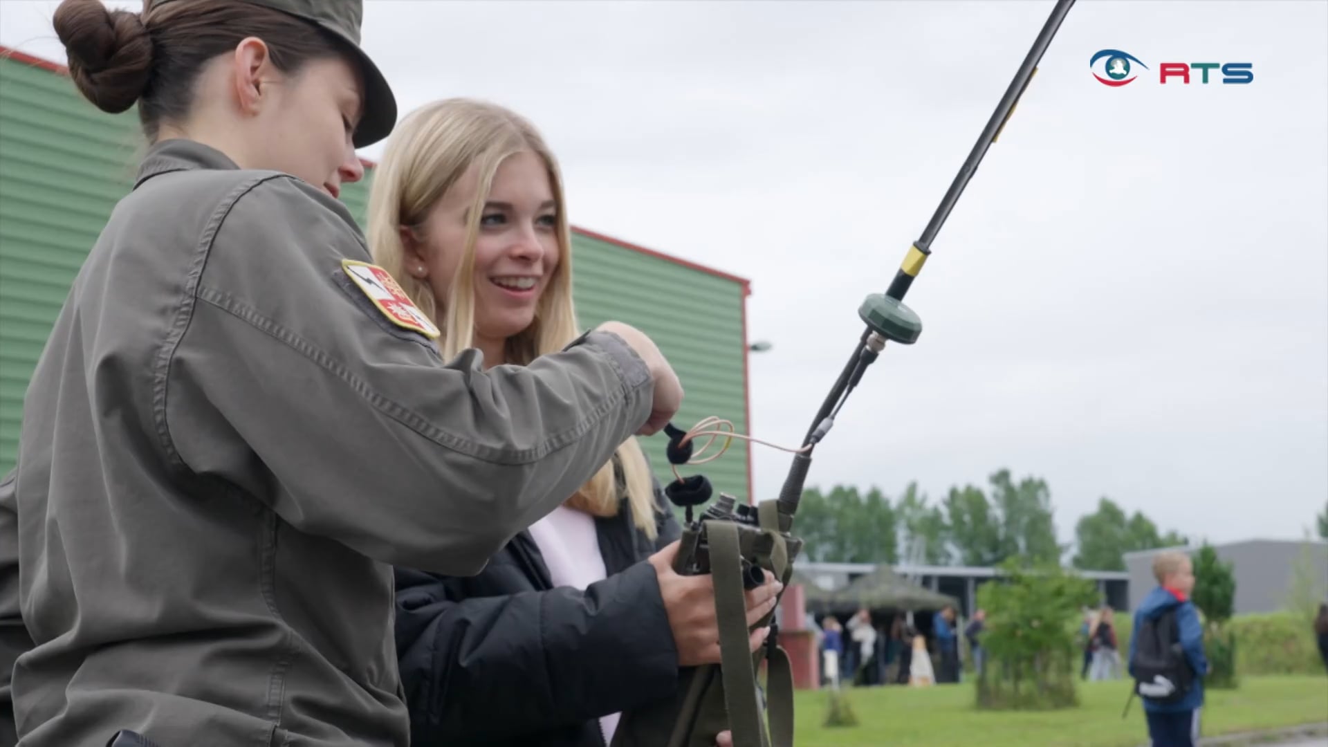 tag-der-schulen-beim-bundesheer-25-schulklassen-besuchten-die-schwarzenbergkaserne