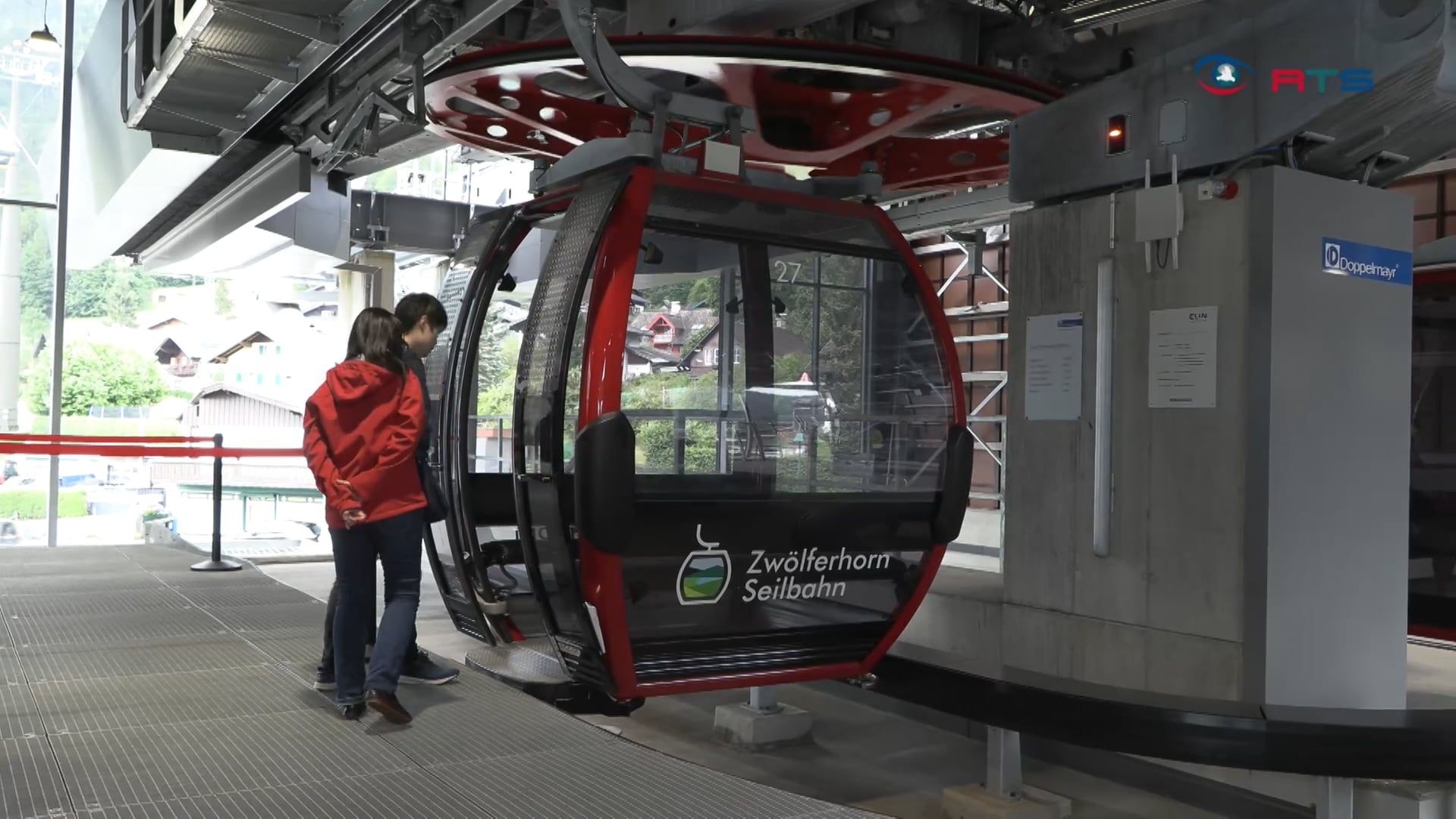 mit-sonnenkraft-auf-den-berg-seilbahn-auf-das-zwoelferhorn-ist-energieautonom