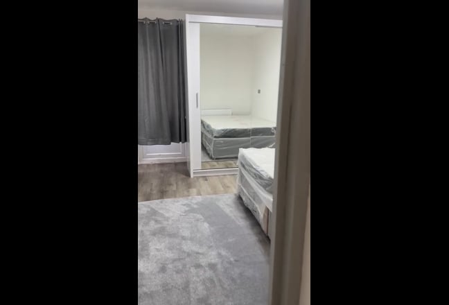 Urgent ensuite, room Stratford  female manor park  Main Photo