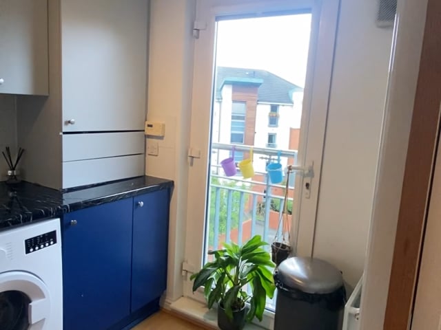 Spacious central flat - double room available Main Photo