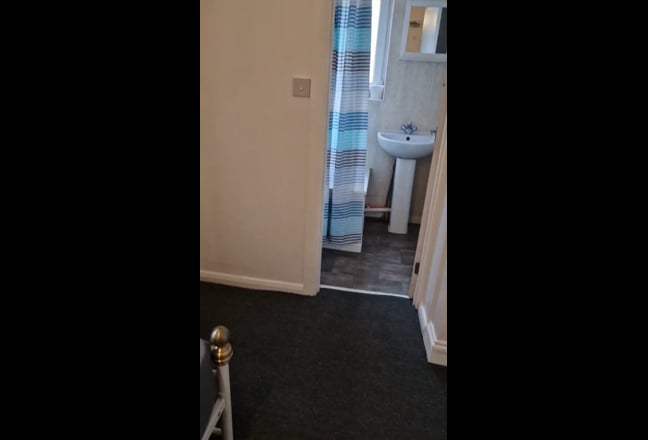 Single Room Suitable for One Person Only-Ensuite Main Photo