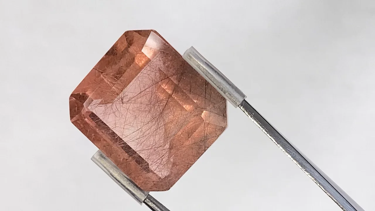 宝石質ピンクフローライト AAAA ルース ファセットカット 1個 NO.2【1