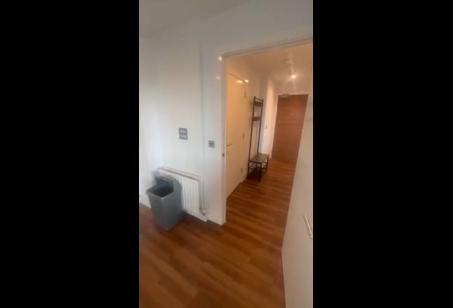 Beautiful & modern flat overlooking Union canal  Main Photo