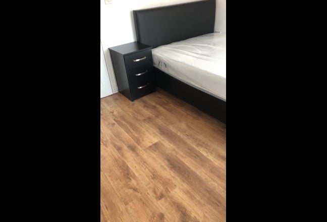 1 Double Room Available Main Photo