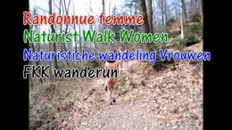 Promenade naturiste féminine