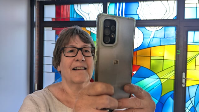 Die mit dem Besen tanzt - eine Küsterin auf Instagram