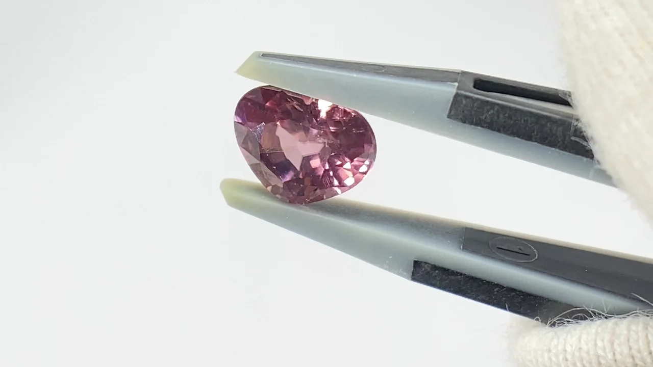 動画】【1点もの】宝石質ピンクジルコンAAA ルース ファセットカット 1