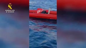 Rescaten el patró d'un catamarà bolcat a Sant Martí d'Empúries