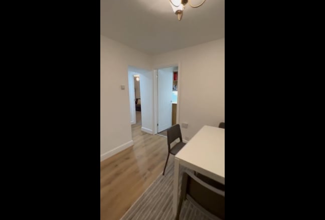 3 Large Bedrooms Ideal For Working Professionals Main Photo