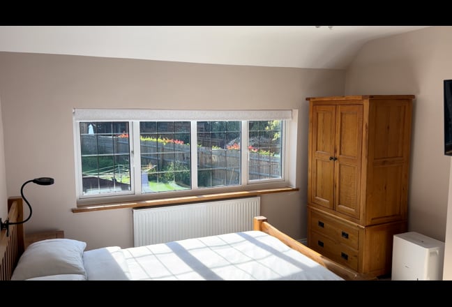 Large Double Room - Newly Decorated Main Photo