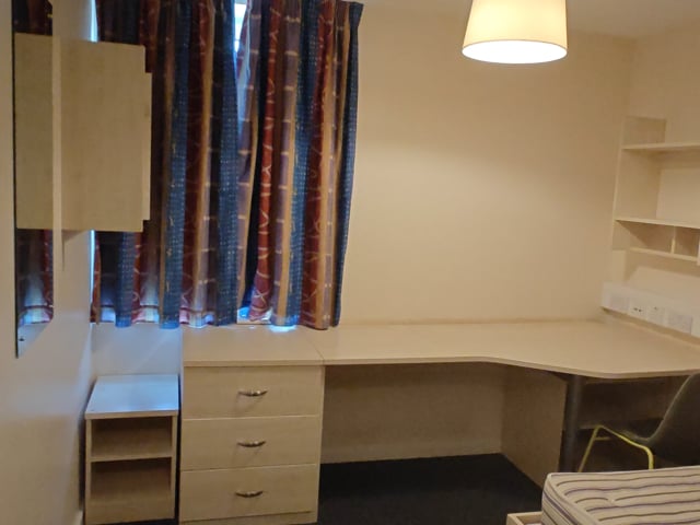 Cost effective Central Leeds Room for Rent Main Photo