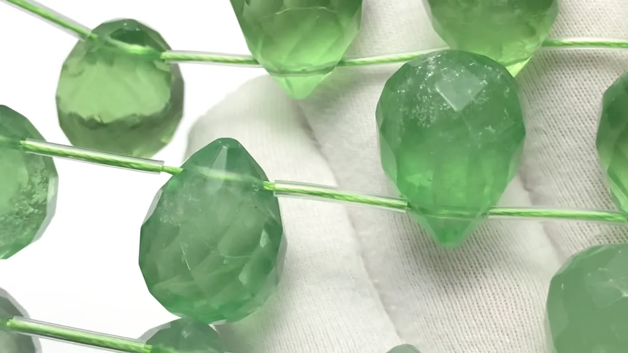 グリーンフローライト 大粒ドロップブリオレットカット20×15