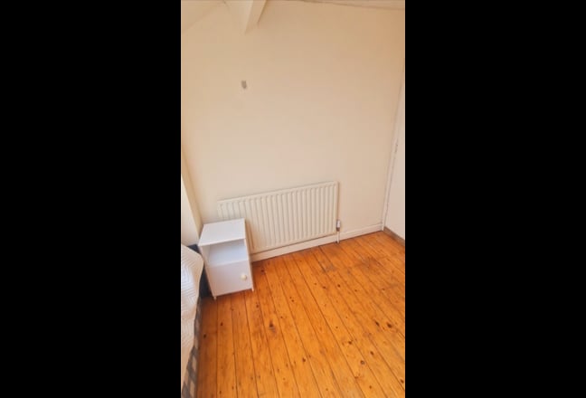 Big double room in Beeston inc ALL Bills & Cleaner Main Photo