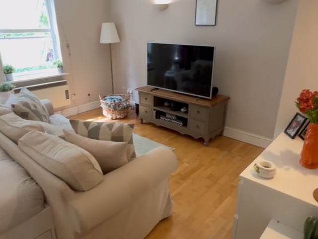 Video 1: Extra Large Double Room