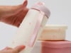 Vattenflaska för barn i silikon, creme - Hearts
