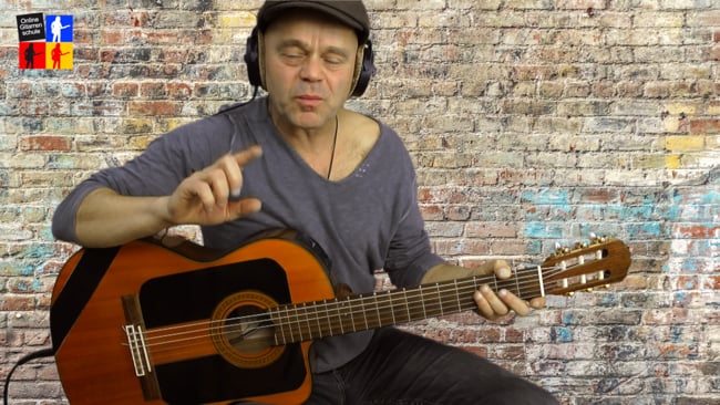 Song mit Gesang: Walk a mile