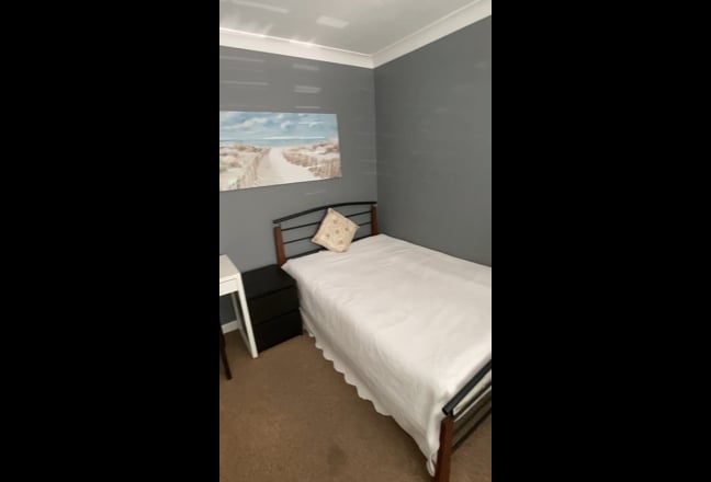 Double Room, 4 mins walk from UHCW  Main Photo