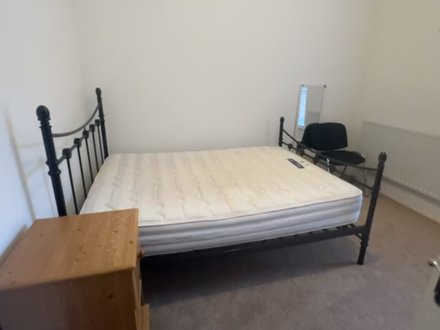 Double bedroom available in friendly flatshare Main Photo